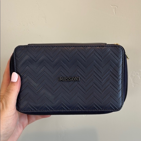 Delta One x Missoni Leather Luxury Amenity Case Dark Blue Gold Zipper - Picture 2 of 11